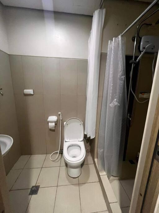 Breeze Residences - 1Br Unit With Balcony -Top Floor Манила Экстерьер фото