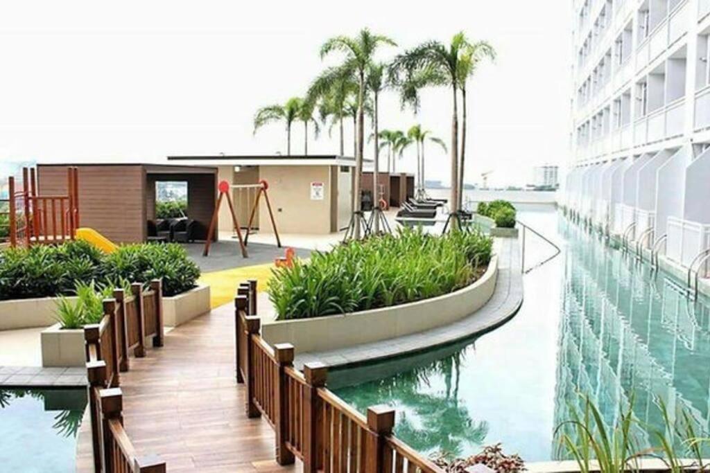 Breeze Residences - 1Br Unit With Balcony -Top Floor Манила Экстерьер фото
